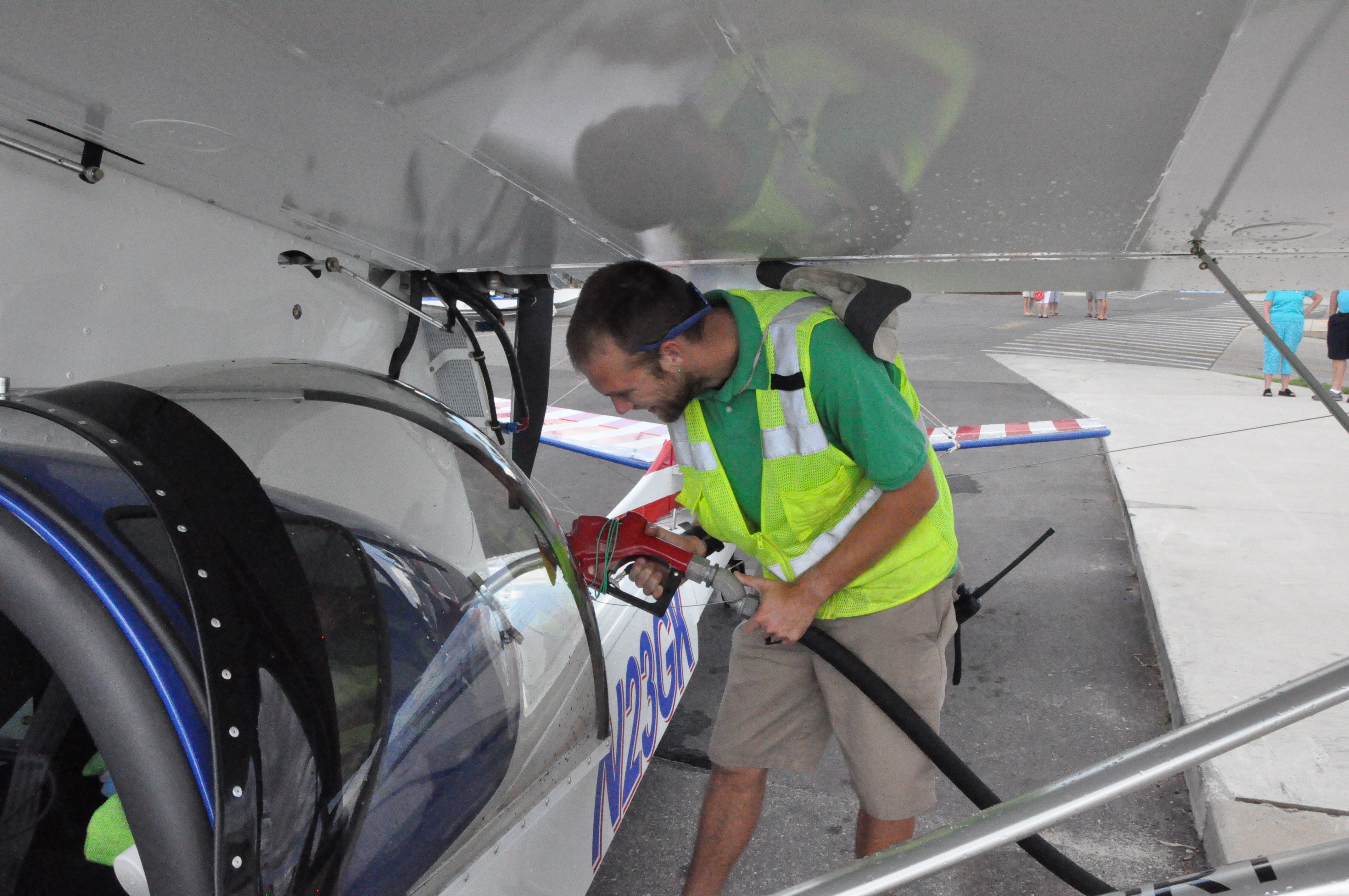 Fueling Tavares Seaplane Base (1)